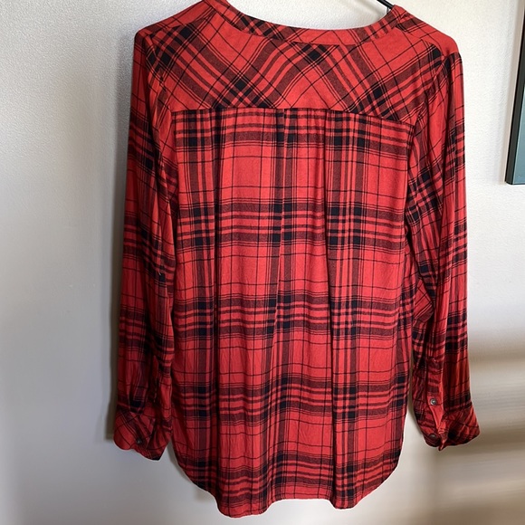 Women’s Top - Picture 2 of 2